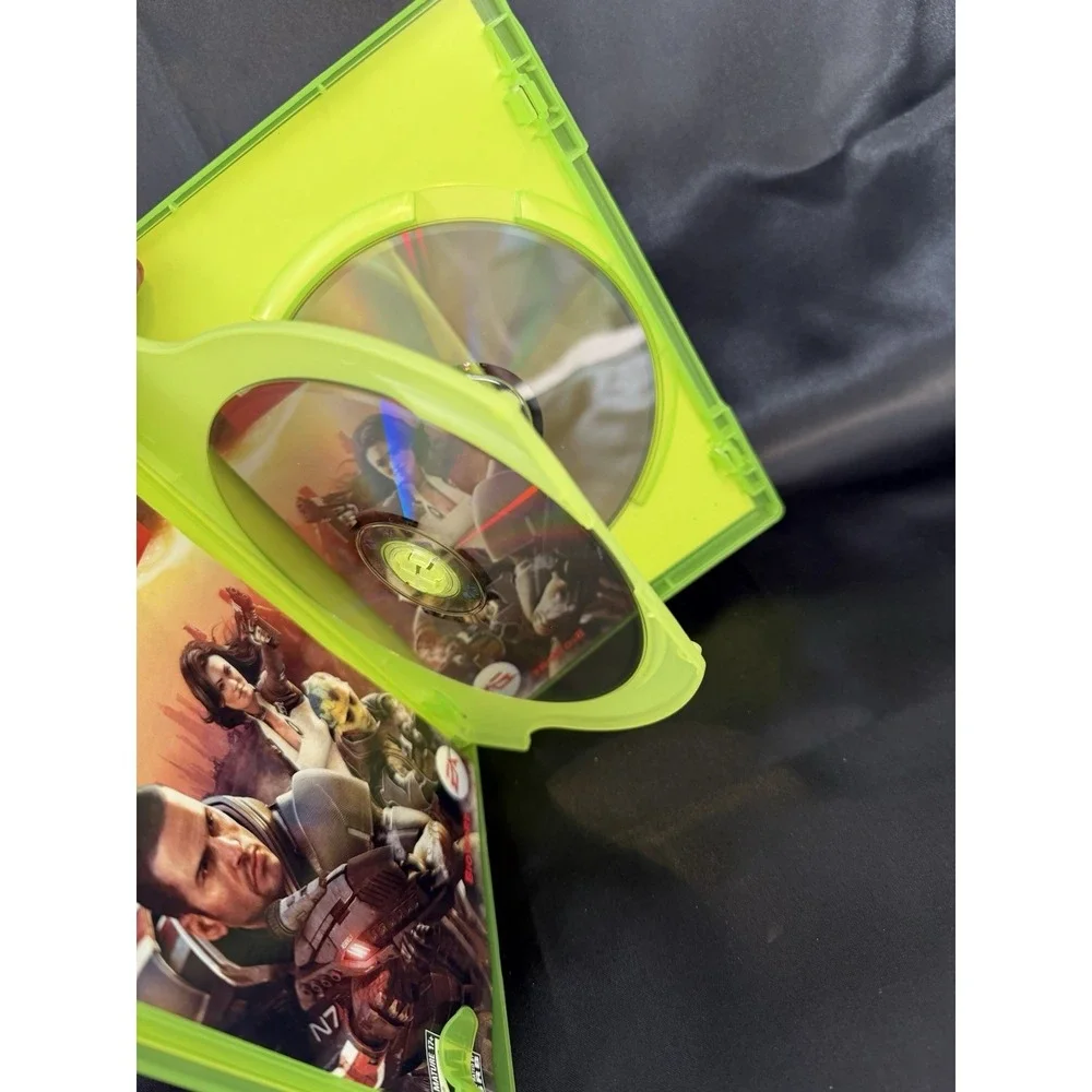 Mass Effect 2 Microsoft Xbox 360, 2010, 2-Disc Set EUC
